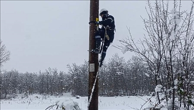 Orta Karadeniz'de kar yağışı ve fırtınanın yol açtığı elektrik kesintileri giderildi