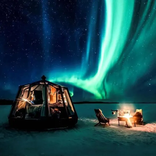 Northern Lights Glass Igloo Getaway For Couples, hotel di Sinettä