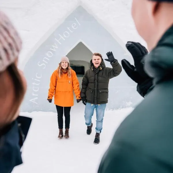 Arctic SnowHotel & Glass Igloos, hotel di Sinettä