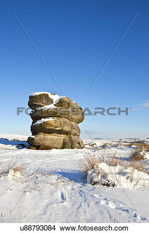 Stock Photo of England, Derbyshire, Baslow Edge. The Eagle Stone.