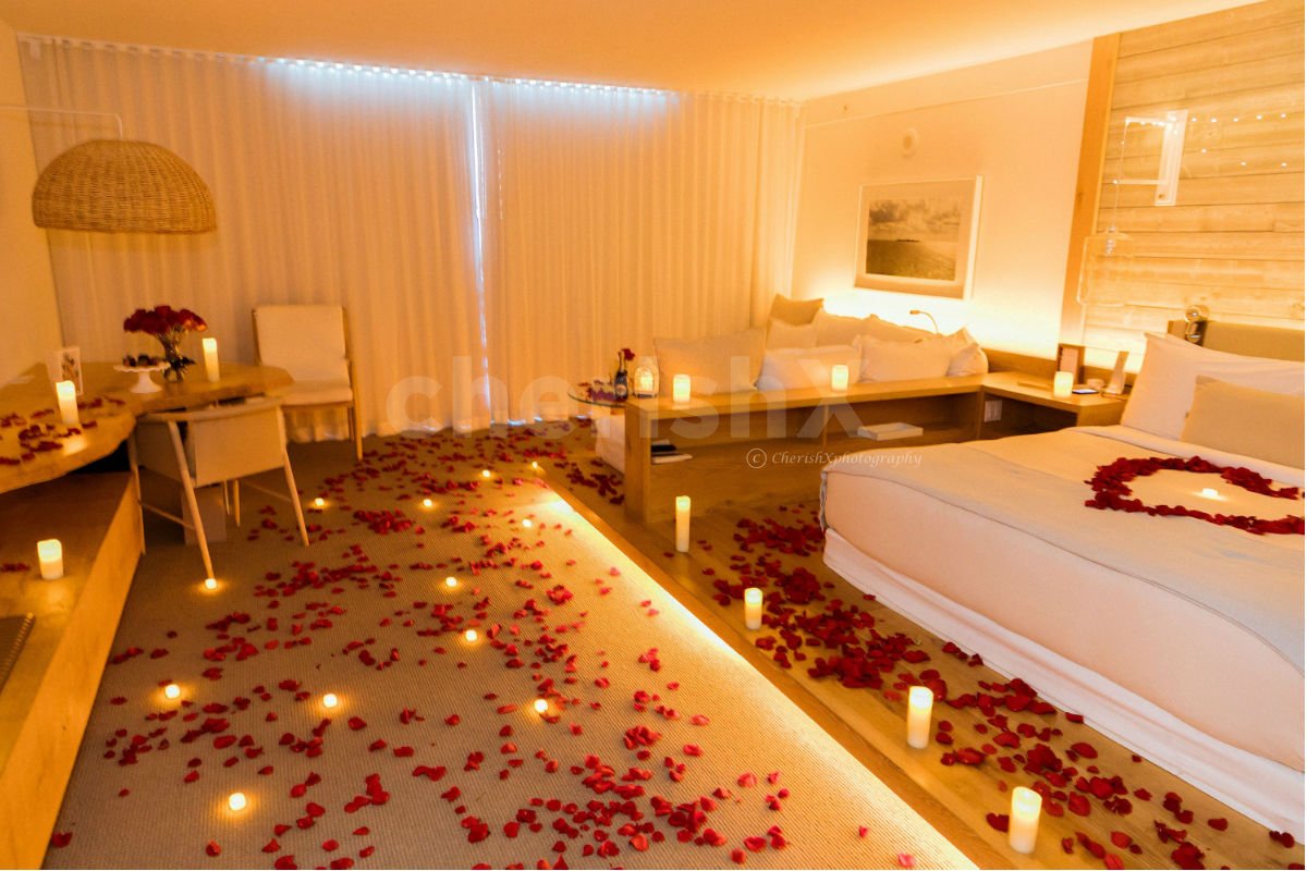 Hotel Room Proposal Decor With Candles & Flowers in Delhi NCR ...