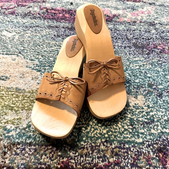 Seychelles Shoes - Seychelles by Anthropologie Wooden Clog Sandals. Natural Size 10