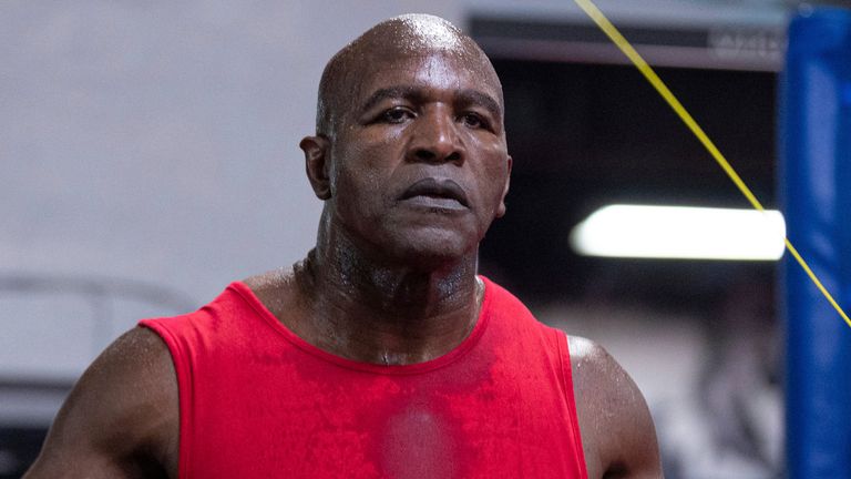 Former heavyweight boxing champion Evander Holyfield will face Belfort next weekend