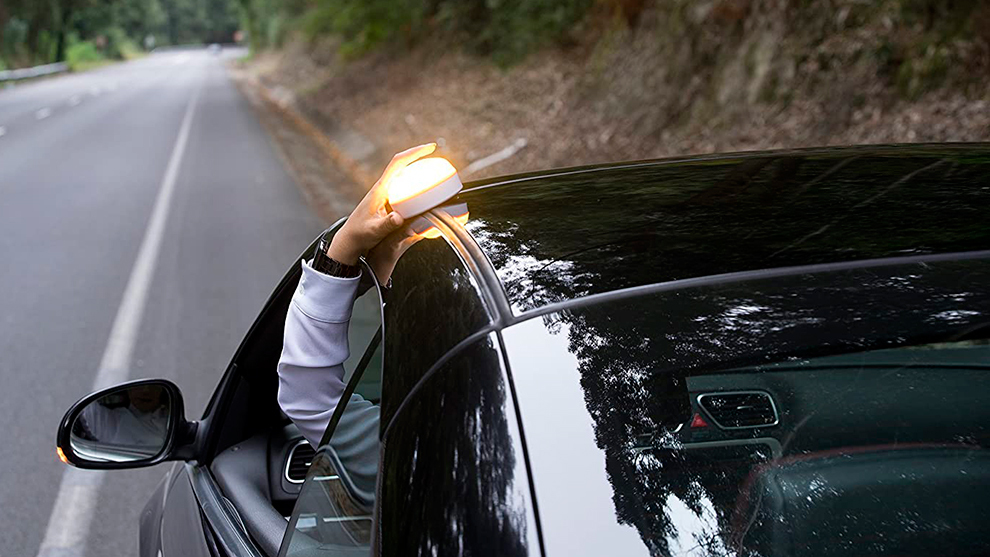 Con la V-16, sealizamos la situacin de peligro sin tener que salir del coche.