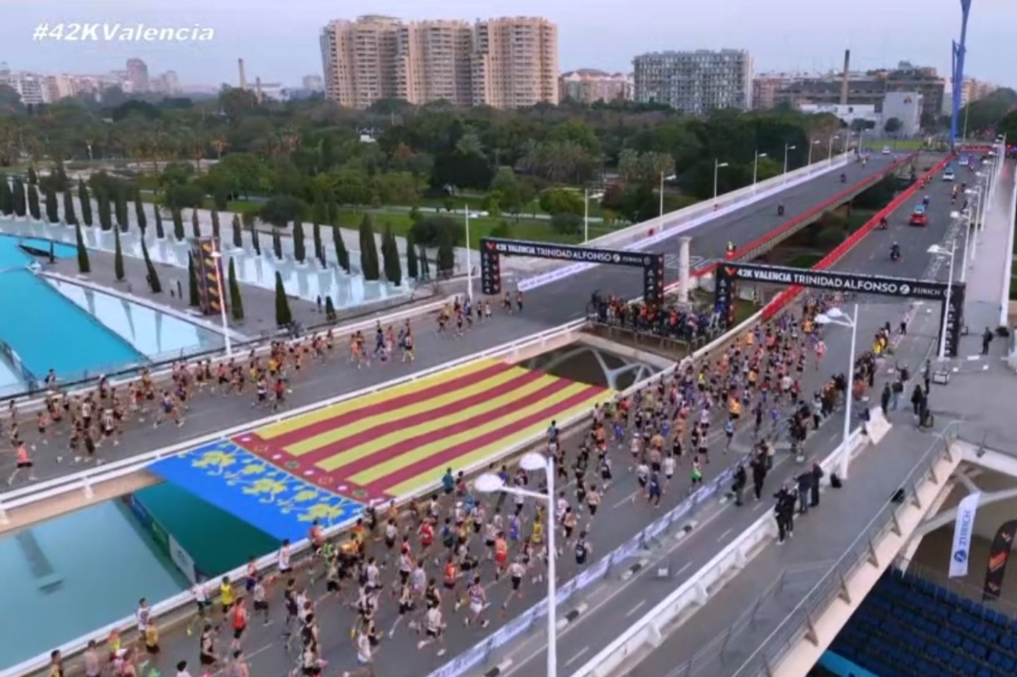 Imagen de la salida en el Maratn Trinidad Alfonso Zurich de Valencia.