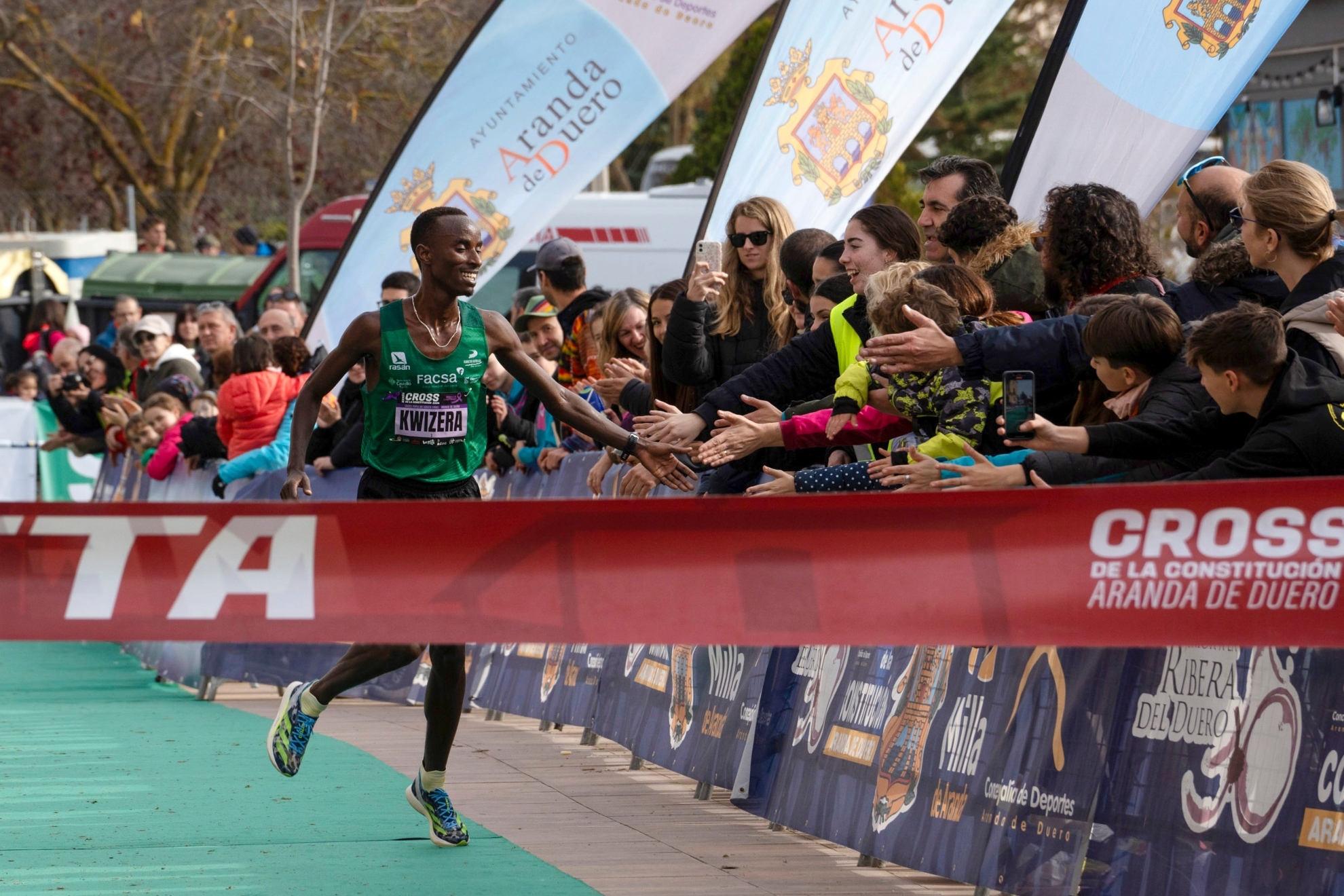 Kwizera gana la prueba masculina del cross de la Constitucin de Aranda de Duero