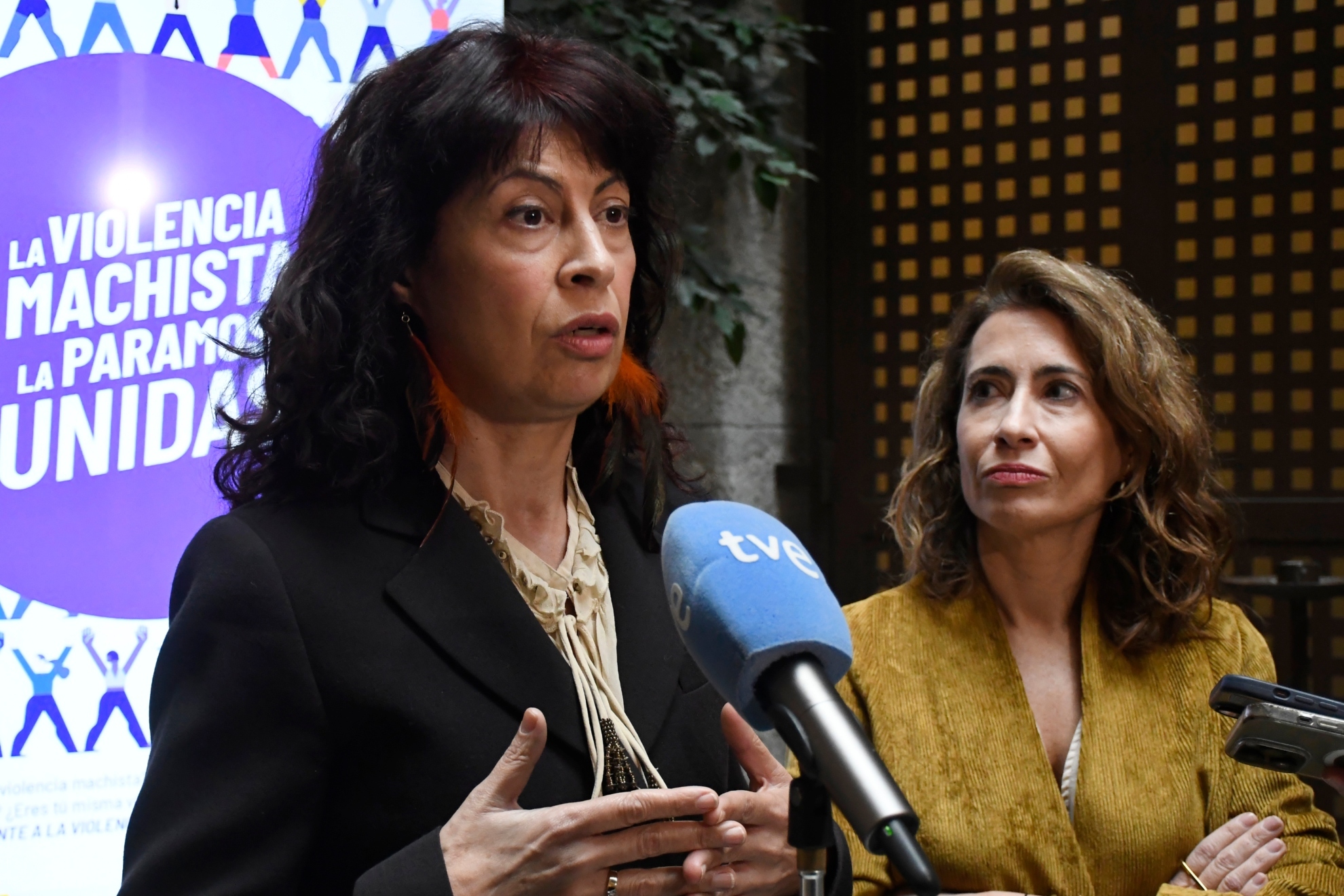 Ana Redondo, ministra de Igualdad, durante una comparecencia ante los medios junto a Raquel Snchez, directora de Paradores.