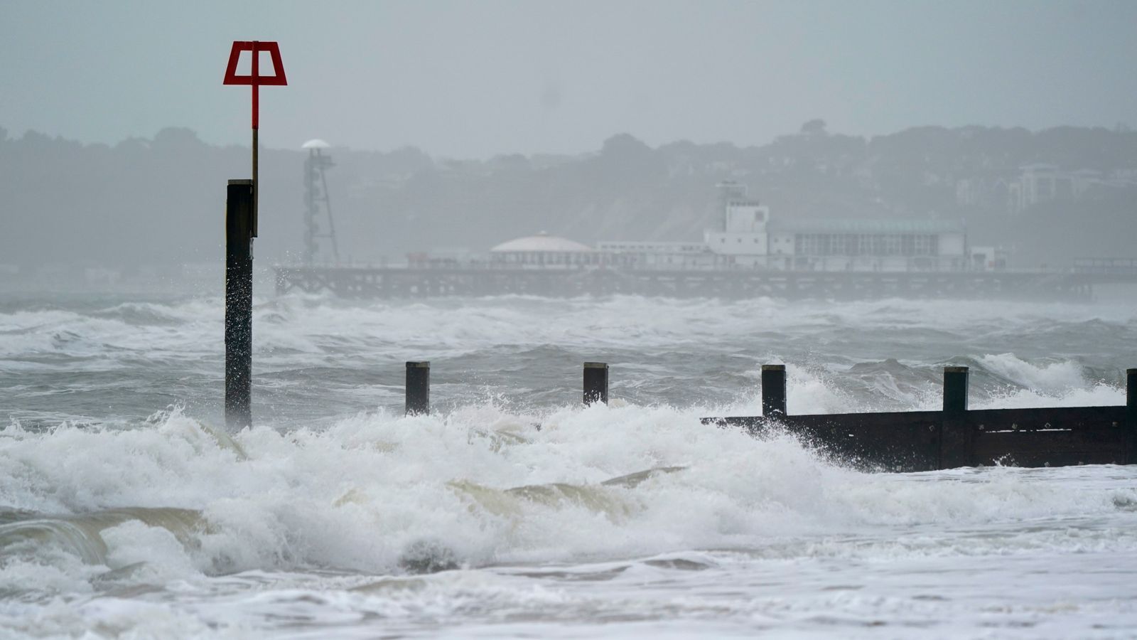 UK weather - Storm Isha: Met Office makes rare move issuing amber wind ...