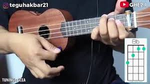 Monggo saudara pandang dibawah ini dan bila engkau tdk memperoleh yang kau cari maka cukup ketik di tempat. Kunci Ukulele Senar 4 Lagu Adek Berjilbab Ungu Youtube