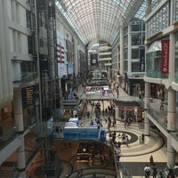 Foto tomada en CF Toronto Eaton Centre  por Ross S. el 8/6/2016