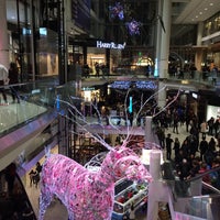 Foto tomada en CF Toronto Eaton Centre  por Doug B. el 11/28/2015