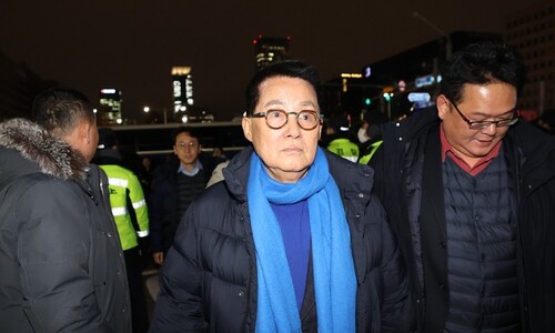 박지원 “거국내각 총리 제안 거절…윤석열 임기연장 음모”