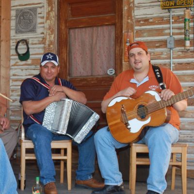 Los Texmaniacs: Borders y Bailes | Smithsonian Folkways Magazine