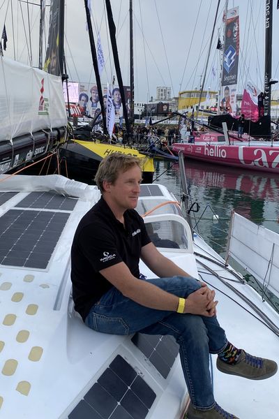 À 41 ans, Conrad Colman prendra le départ le 10 novembre prochain de son deuxième Vendée Globe sans énergie fossile.