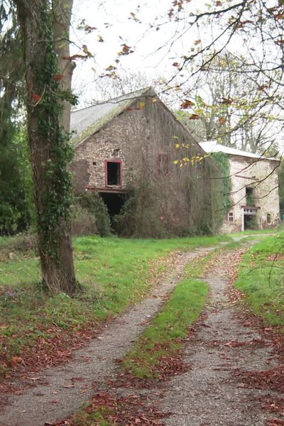 A Fontiers-Cabardès (Aude), un projet de golf sur d'anciennes terres agricoles fait l'objet d'un bras de fer depuis 2012.