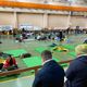 Les passagers des trains Paris - Granville, arrêtés pour la nuit dans le froid gymnase d'Argentan (Orne).