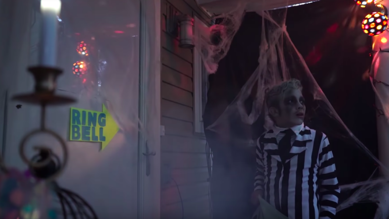 This spooky doorbell successfully scared a ton of trick-or-treaters