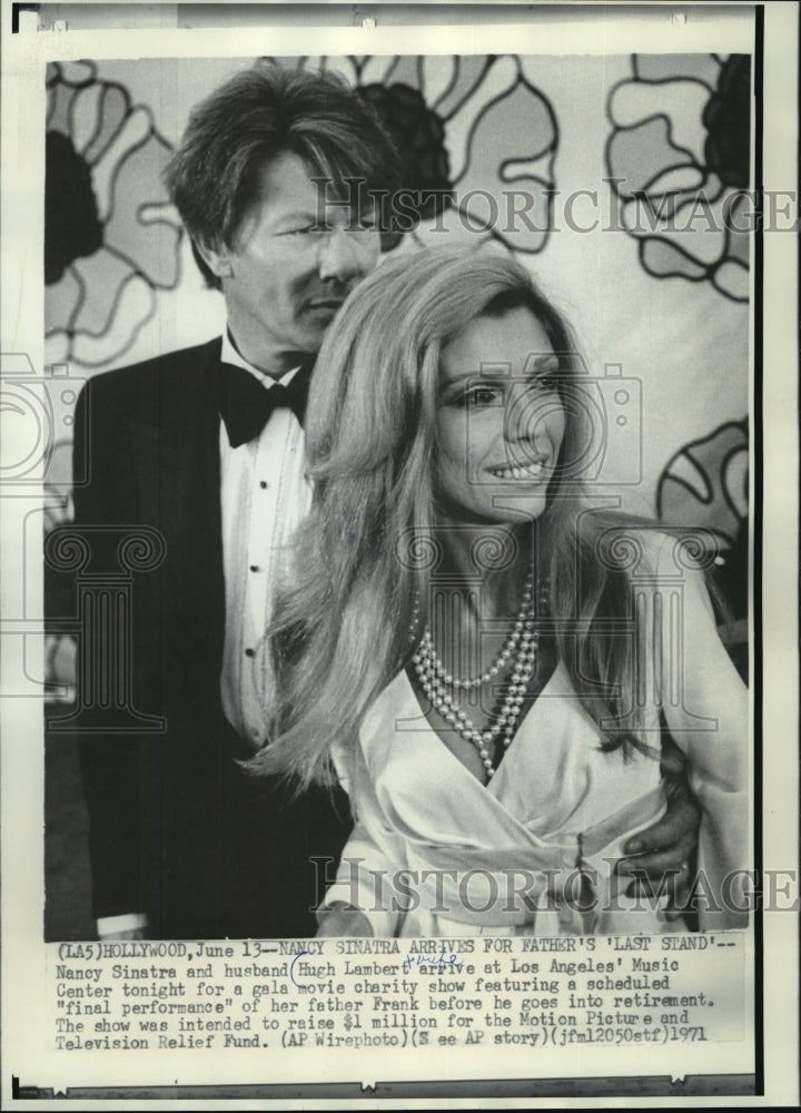 1971 Press Photo Hugh Lambert & wife Nancy Sinatra, Los Angeles' Music ...