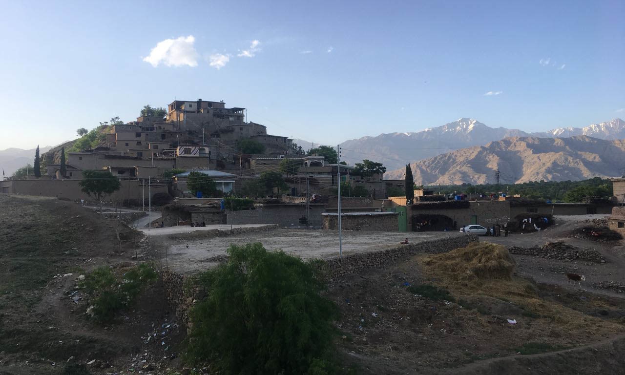 A view of the hydropower station set up on the banks of River Kurram at Norkhan Kanda. — DawnNewsTV