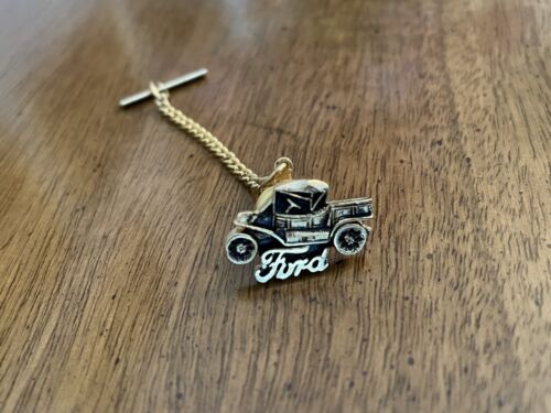 FORD MODEL T PICKUP TRUCK TIE TACK LAPEL PIN - image 1