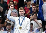 JO 2024 : Léon Marchand commence sa moisson dans la piscine olympique