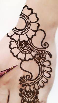 Latest Shaded Arabic Mehndi Designs For Hands New Easy Mehendi Design 21 Simple Back Hands Arabicmeh Desain Tato Henna Desain Henna Desain Henna Sederhana