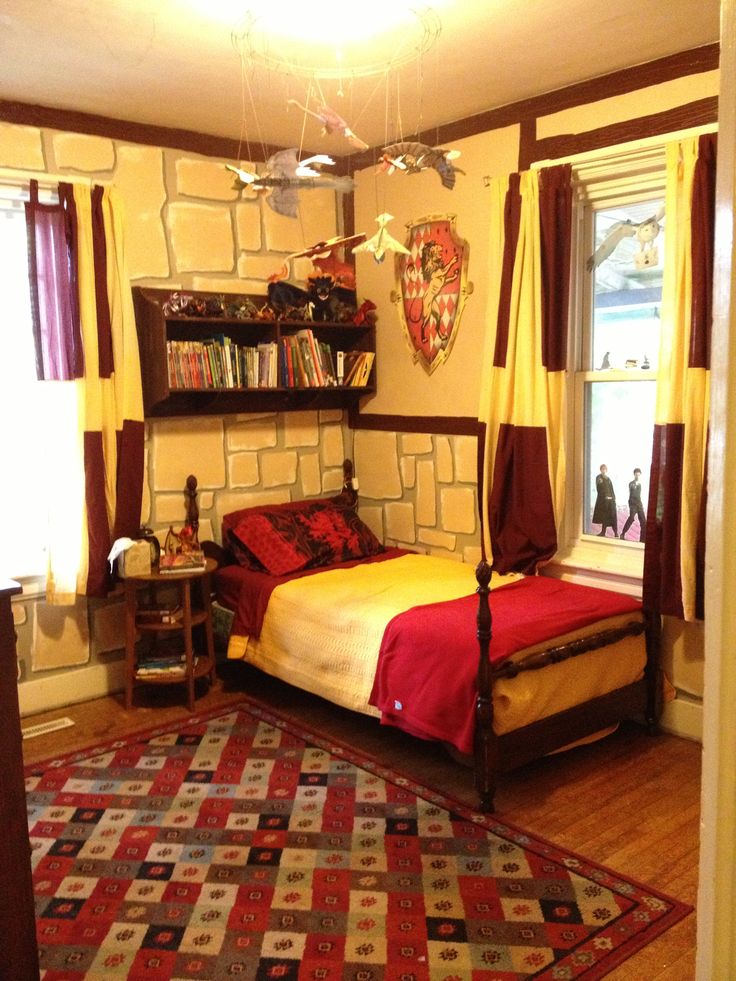 Harry Potter Gryffindor bedroom... I\'m 25 and would still LOVE ...