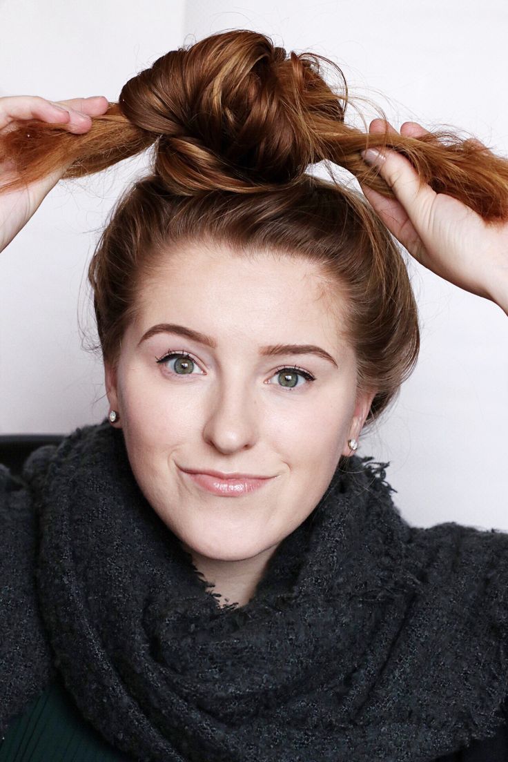 5 Steps To The Perfect Top Knot - Honey & BettsHoney & Betts Messy Top ...