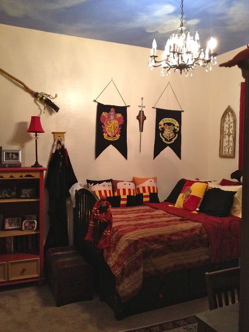 Pin by Kyle Brennan on Nerd Life | Harry potter room decor, Harry ...