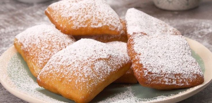 New Orleans Beignets Recipe Video TipHero | Beignet recipe, Food, Beignets