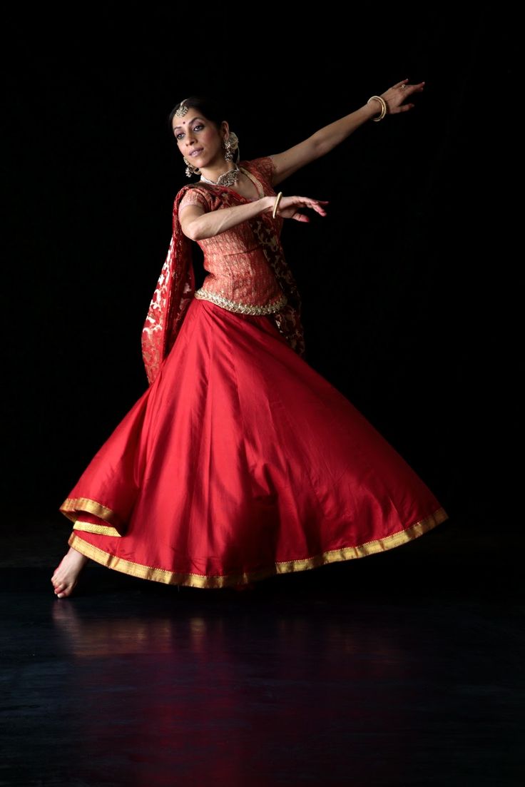 Aditi mangaldas kathak Dancing Pose, Dance Poses, Kathak Costume, Dance ...