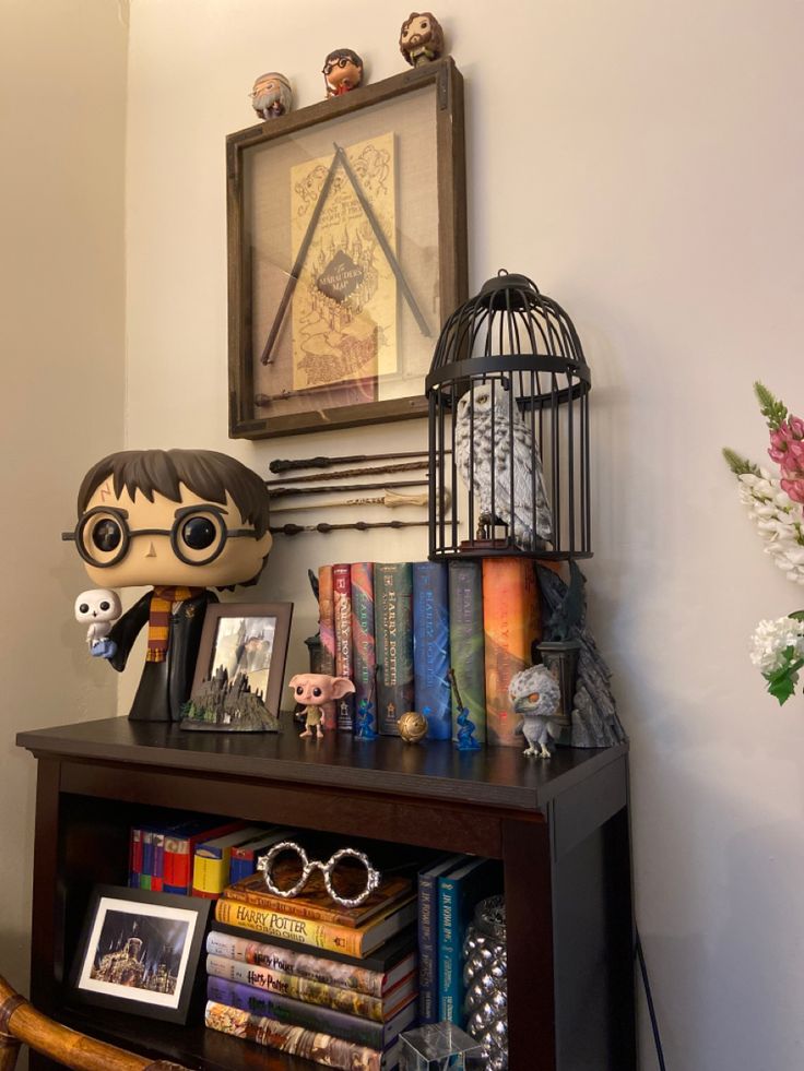 Harry Potter shelf | Harry potter room decor, Harry potter room ...