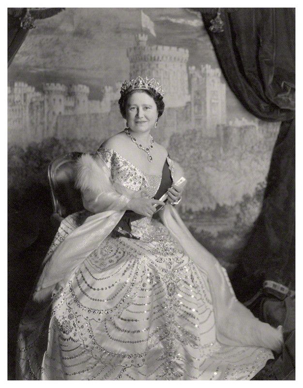 Photo by Cecil Beaton in 1953 of Dowager Queen Elizabeth (Elizabeth ...