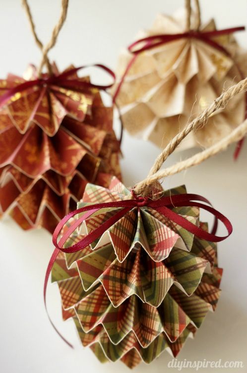 DIY Paper Christmas Ornaments | Paper christmas ornaments, Xmas ...