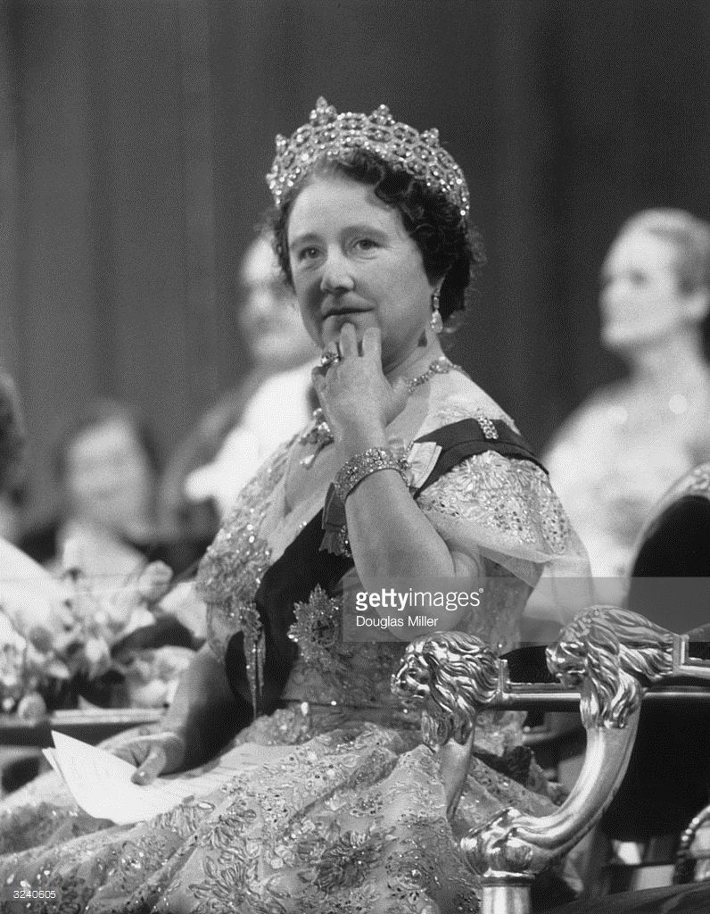 Queen Elizabeth The Queen Mother (1900 - 2002) attending a reception at ...