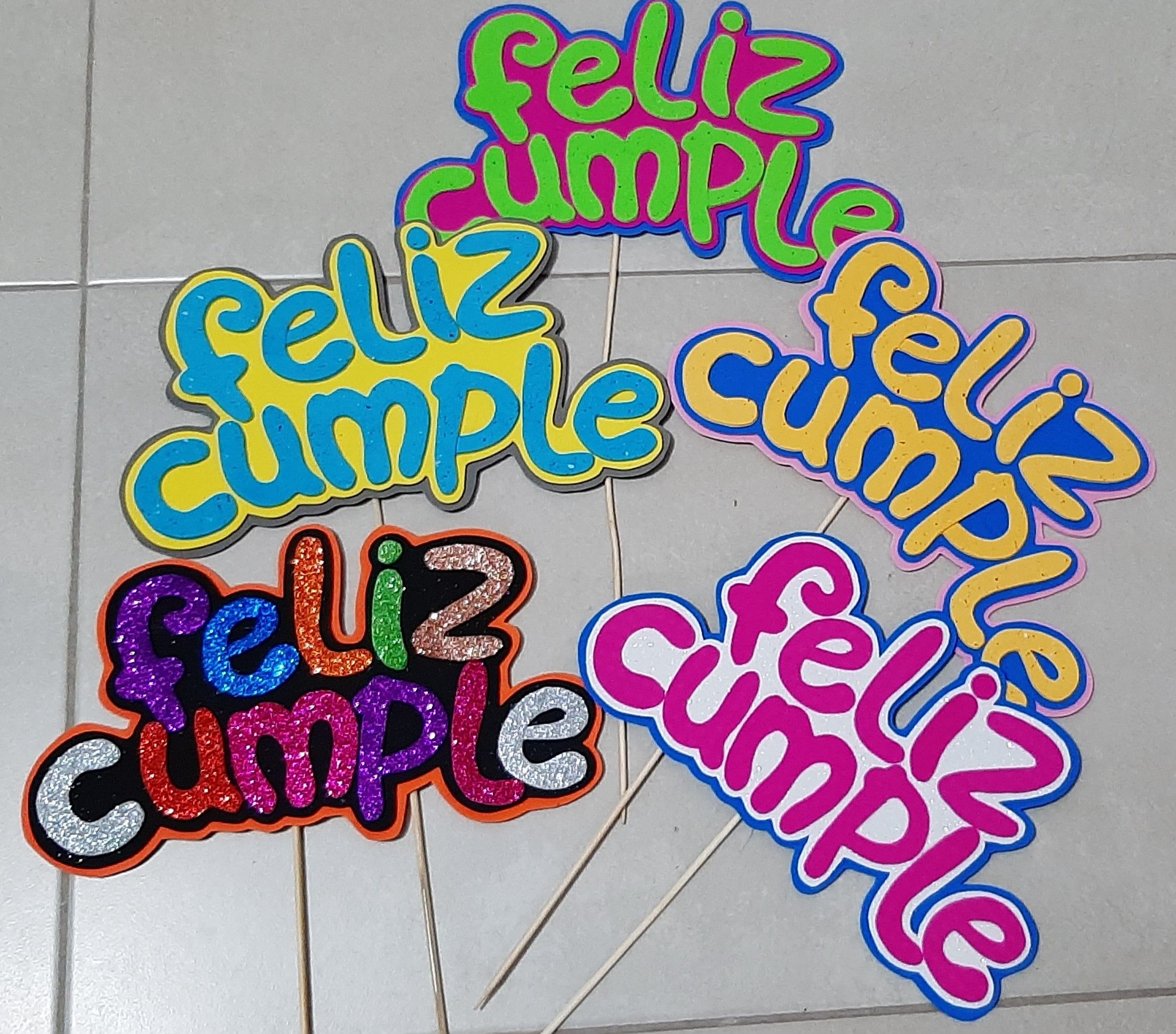 Feliz Cumple En Foamy Letras De Foami Decoradas Cajas De Regalo | The ...