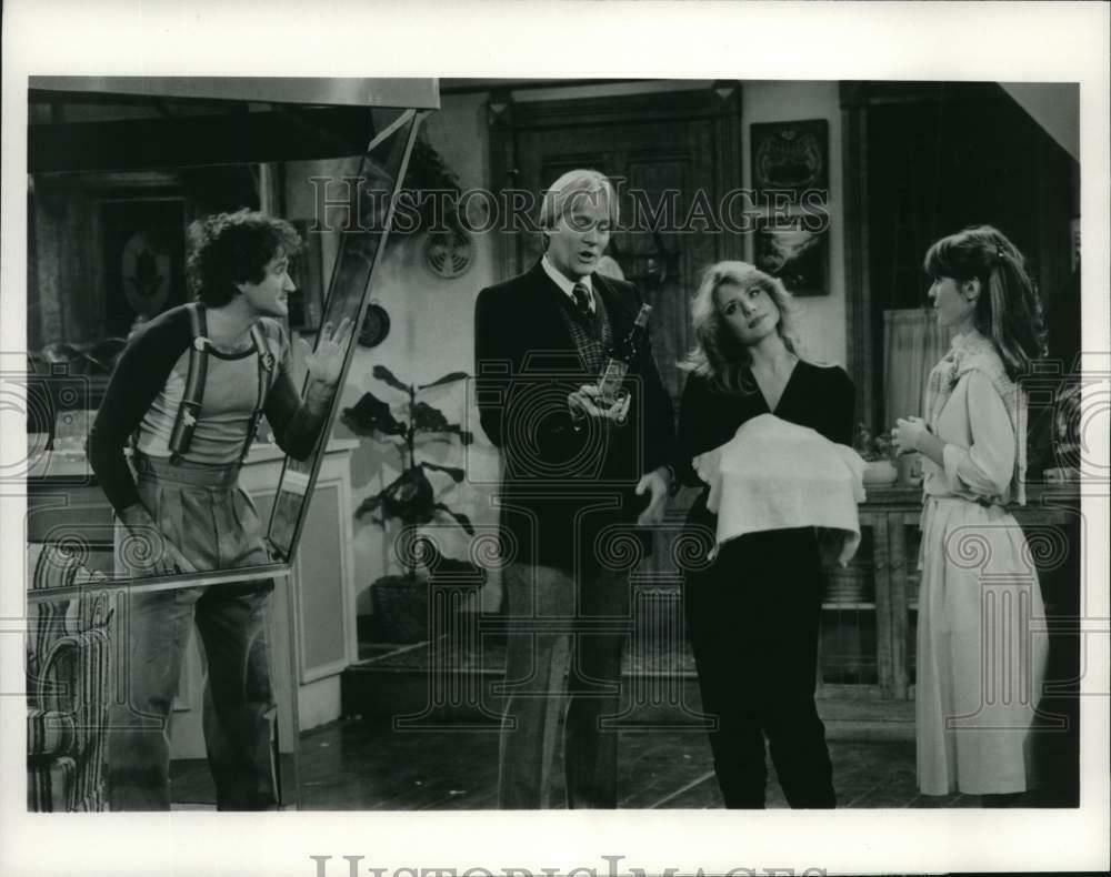 1982 Press Photo Robin Williams, Pam Dawber & Cast Members Of 