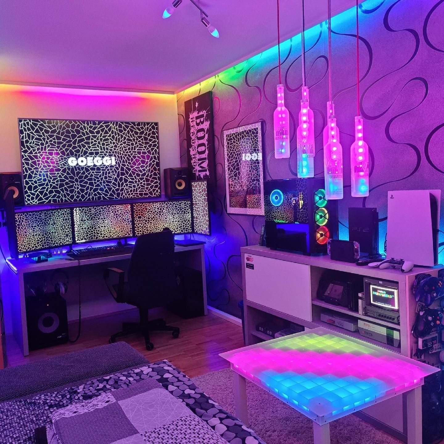 A $20k gaming setup! breakdown below 👇 [via reddit user/G0eggi] 🔹3x ...