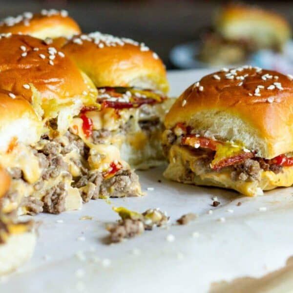 Easy Cheeseburger Sliders with Bacon | Sunday Supper Movement ...