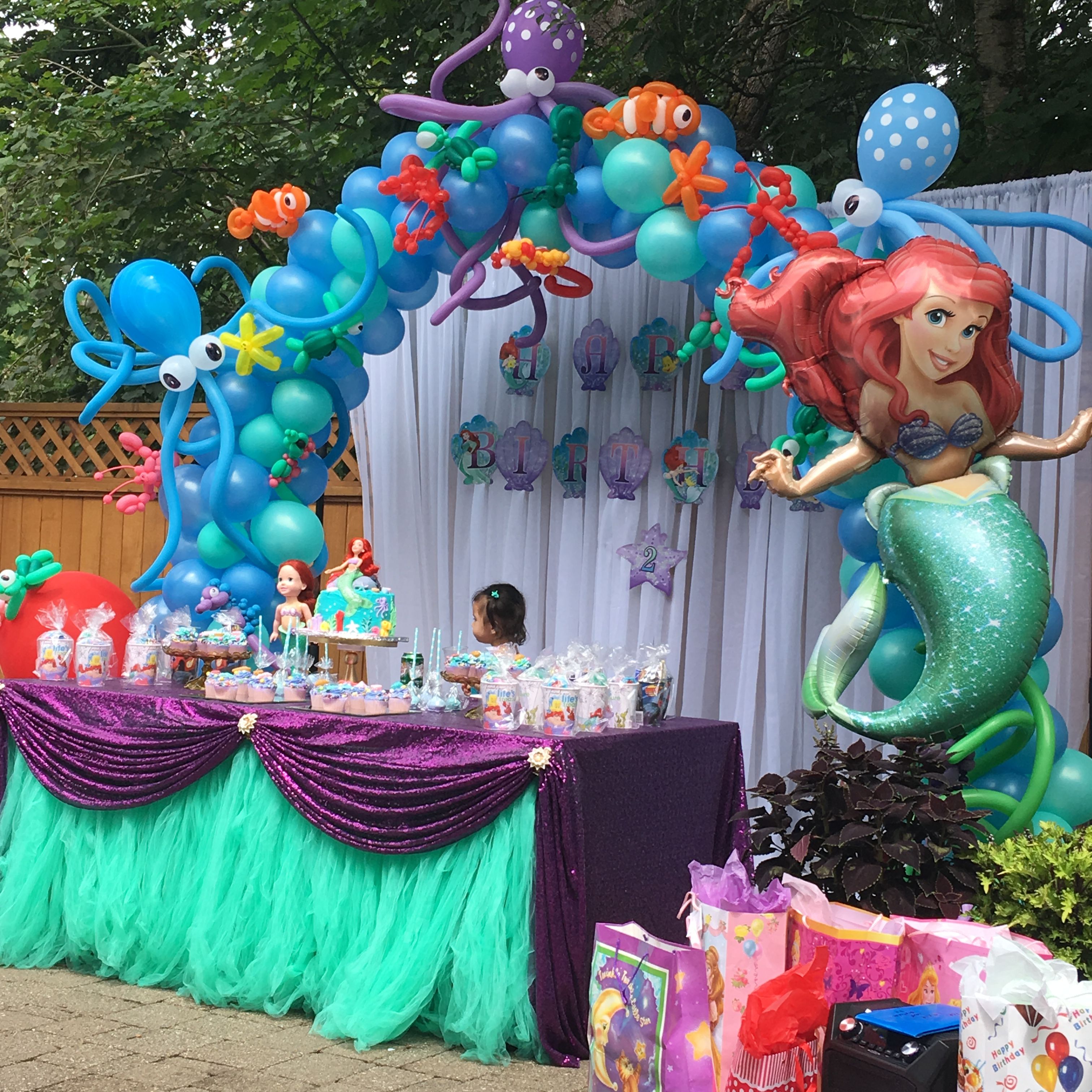 Little mermaid party decor ideas by Balloonsandpaperbloomer Festa