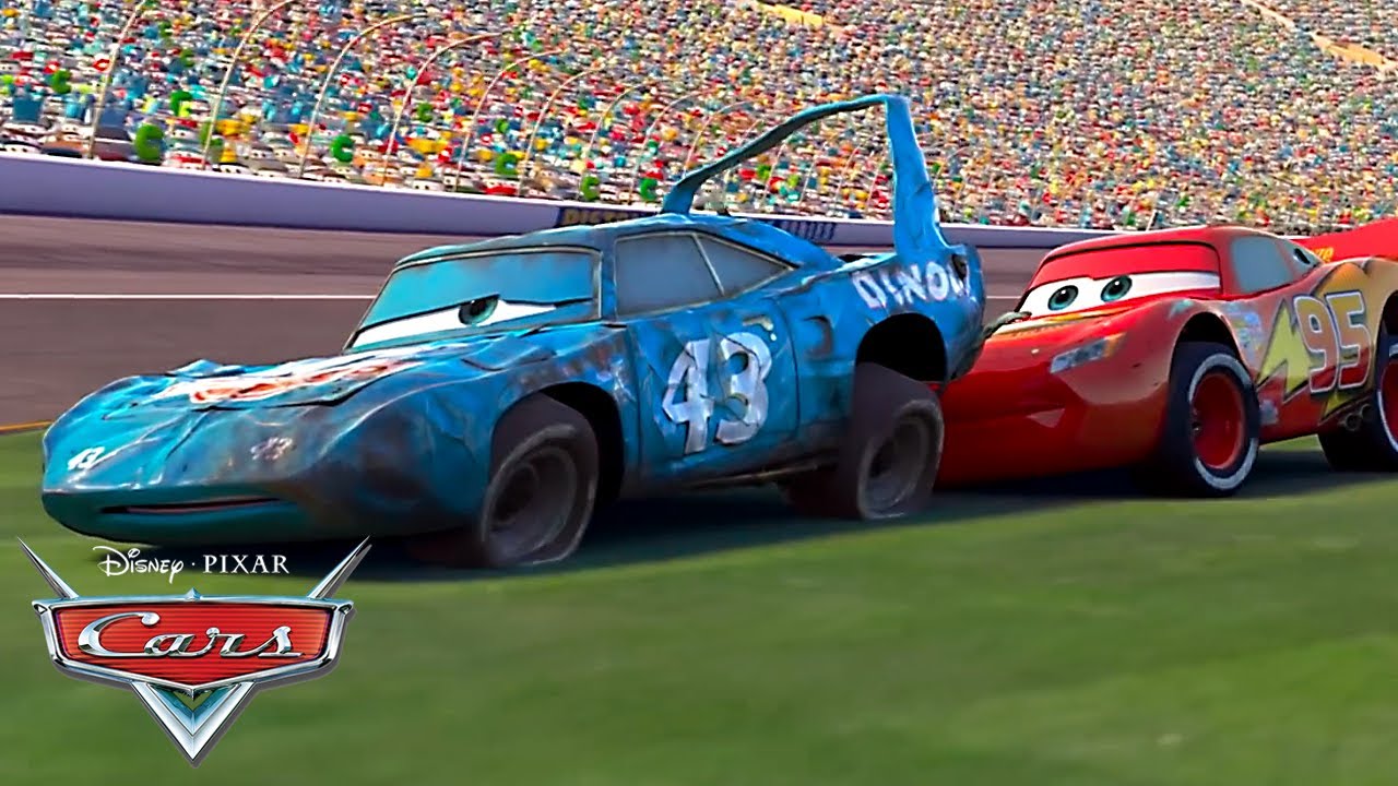 Rayo McQueen ayuda al Rey | Pixar Cars - YouTube