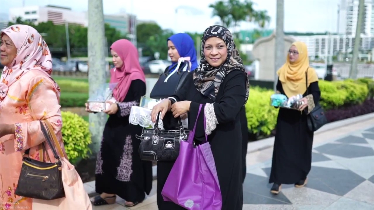 Brunei Traditional clothes - YouTube