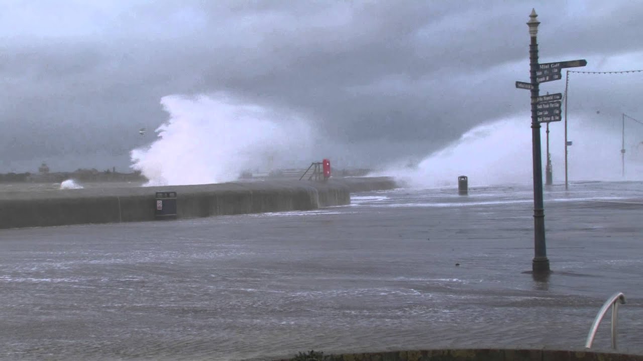 STORMY WEATHER IN PORTSMOUTH - YouTube