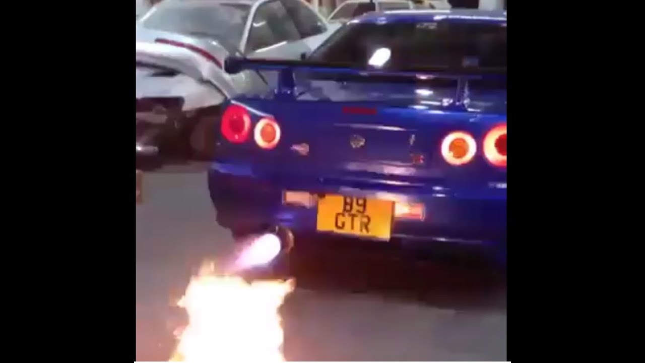 nissan skyline gtr exhaust flames and backfire - YouTube