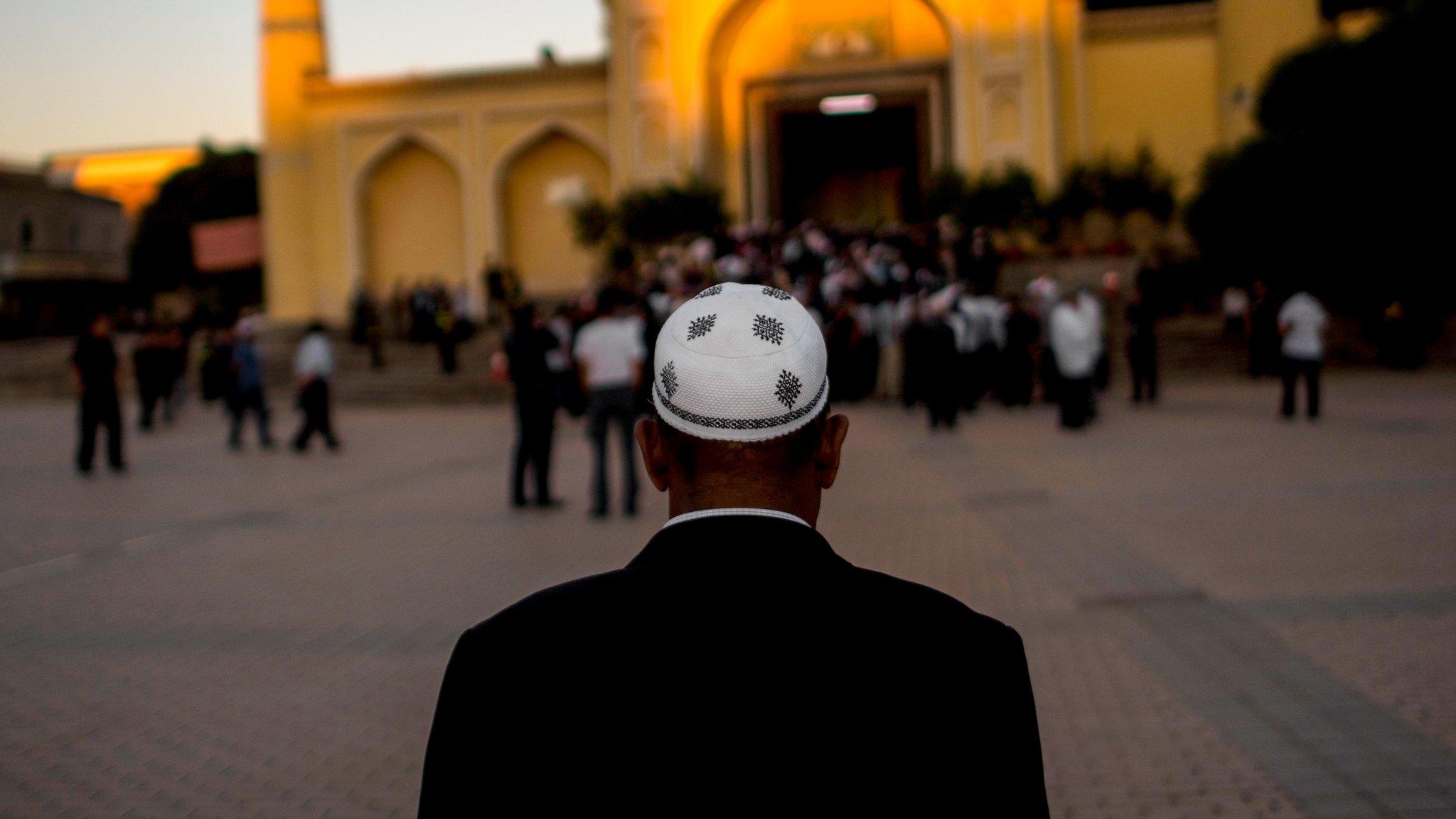 This picture taken on June 26, 2017 shows a Muslim man arriving at the Id Kah Mosque for the morning prayer on Eid al-Fitr in the old town of Kashgar in China's Xinjiang Uighur Autonomous Region.