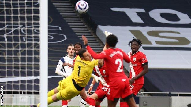 Gareth Bale scores for Tottenham