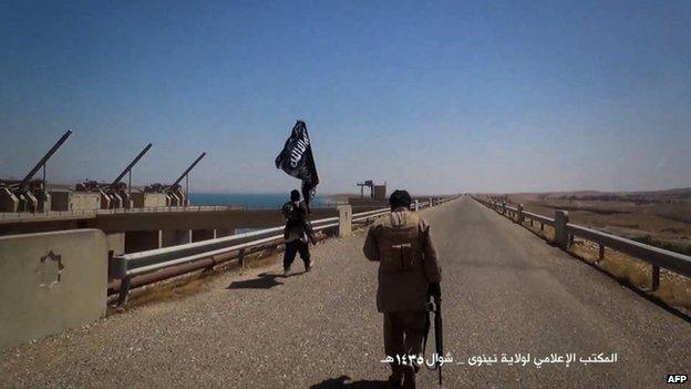 Image said to show IS gunmen on the Mosul dam, Iraq, 9 August