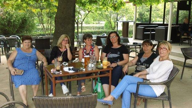 Women from Mesolakkia waiting for the internet connection. From left to right: Eleni Siropoulou, Eleni Tzimoka, Nikoleta Marti, Despina Papadaki, Koula Tsiarta, Menia Kyriakou.