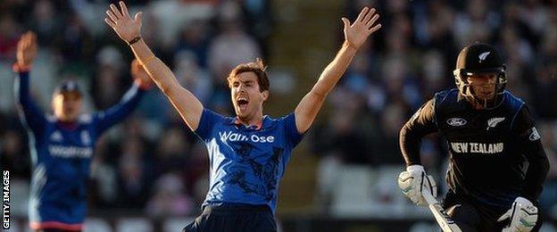 Steven Finn (centre) successfully appeals for the wicket of Ross Taylor (right)