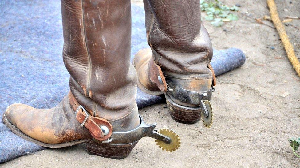 Boots with spurs